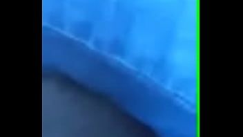 Играть Девушка сосет парню в машине по дороге в школу