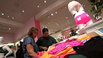 Redare Un fund incredibil de latină în colanți roșii