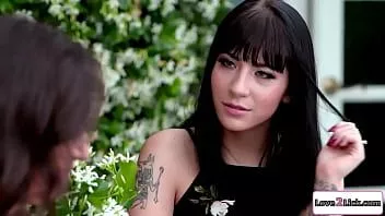 Oynat Love2lick - dövmeli bebek latina kör randevusunu çevreliyor