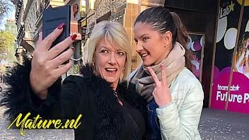 play Die 56-jährige MILF Amy geht auf ein Tinder-Date mit der unerfahrenen Teenagerin Francesca Dicaprio