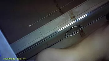 Play Spying on my roommate in the shower extra 2