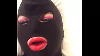 Abspielen Hure befahl, sich im Rahmen ihres Trainings mit einem Dildo zu beglücken und dann ihren Trainer zu beglücken.
