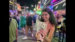 Jouer Pick-up de rue Teen Katty West prend de l'argent pour l'anal dur et le visage