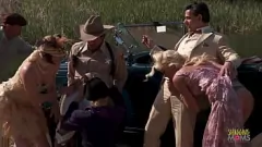 play Zabawa grupy na świeżym powietrzu: MILF z dużymi cyckami, blondynka i brunetka w pończochach