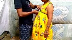 Odtwórz Ebony Indian Bhabhi's Intensywna sesja seksu XXX z mistrzem krawców !!