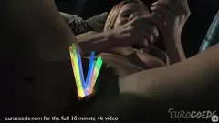 Reproduzir Uma linda loira adolescente abre sua buceta com um espéculo em uma sessão de casting ginecológica excêntrica