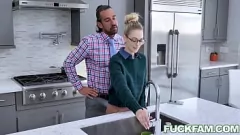 Redare Fiica vitregă Lily Larimar devine hardcore cu tatăl vitreg Johnny Castle într-o aventură sălbatică în stil cățeluș