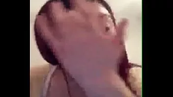 play Geiles Teen drückt ihre Nippel auf ameporn